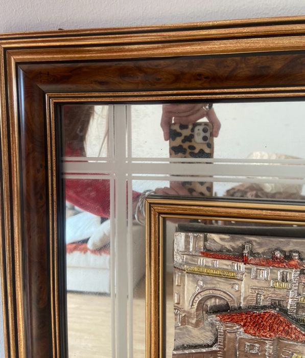 Quadro com desenho em relevo espelhado