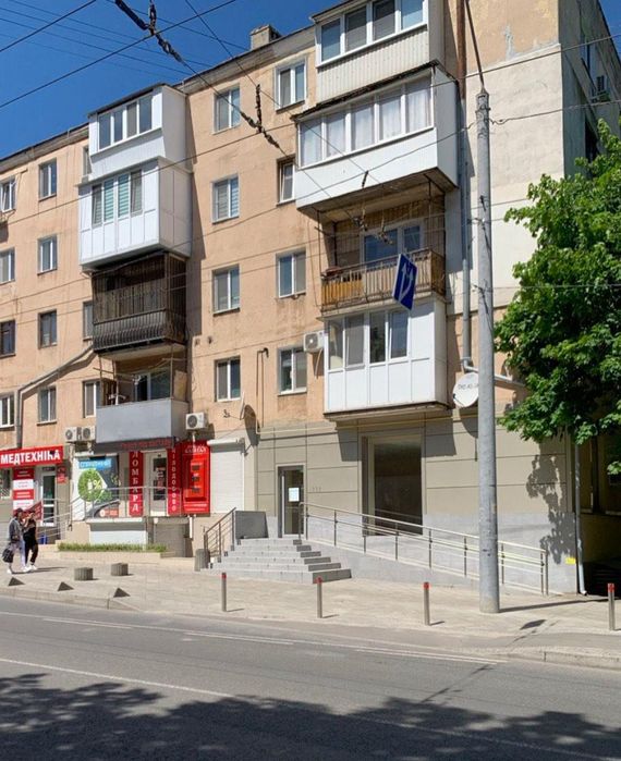 Оренда фасадного комерційного приміщення — Черняховського / Говорова
84,6 м²
