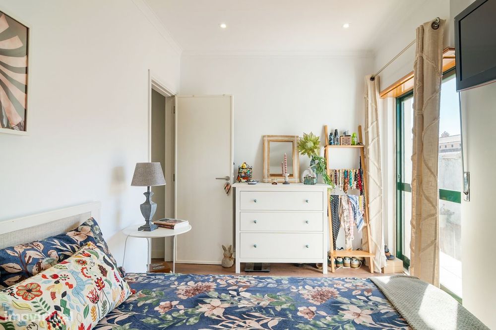 Apartamento T3 em Massamá Norte com terraço