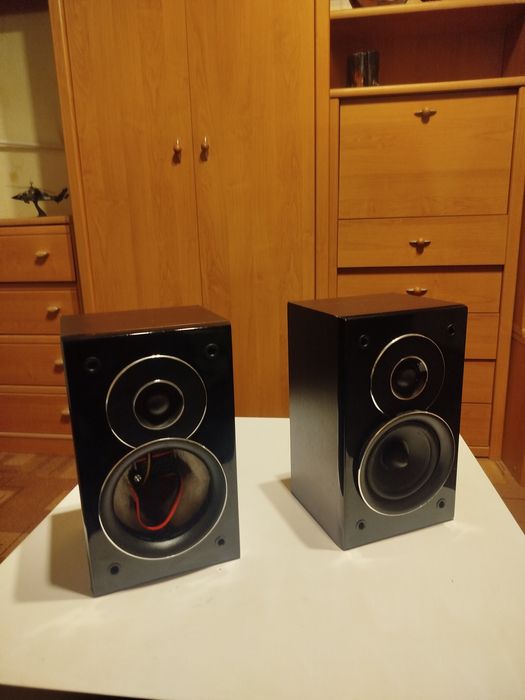 Obudowy głośników surround