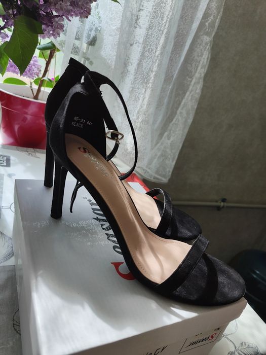 Босоніжки жіночі