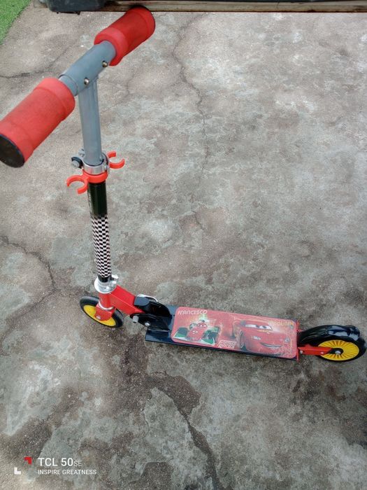 Vendo trotinete de criança em bom estado.
