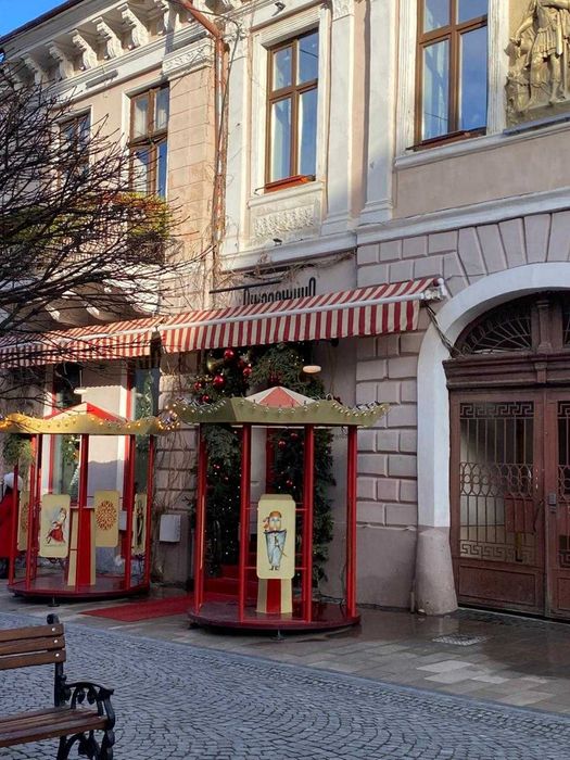 Нежитлове приміщення - м. Чернівці, вул. Кобилянської Ольги, 23