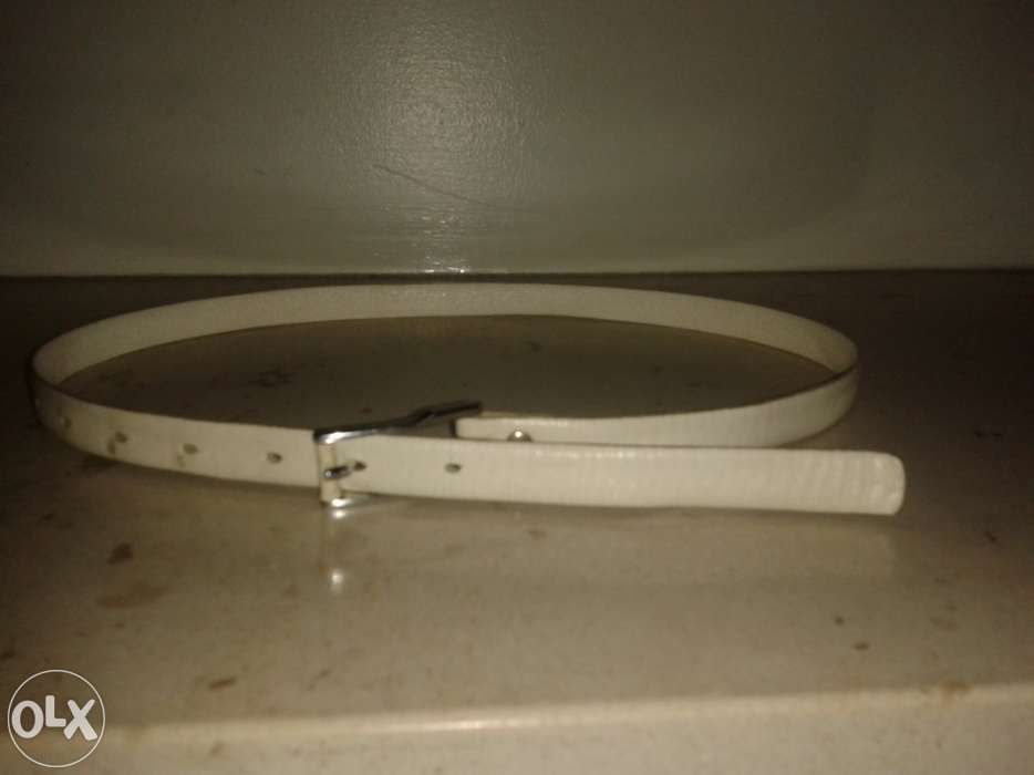 Vendo cintos brancos de senhora / menina - pele genuína