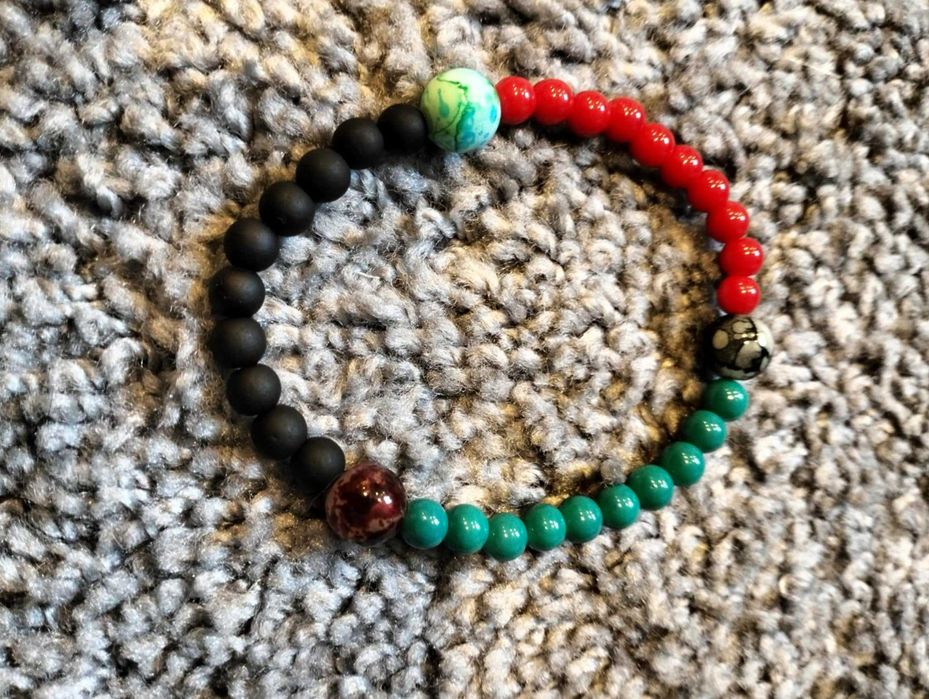 Bransoletka z kolorowych koralików 18 cm rękodzieło