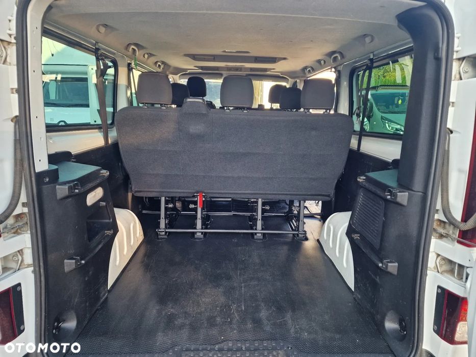 Wynajem busa 9-osobowego