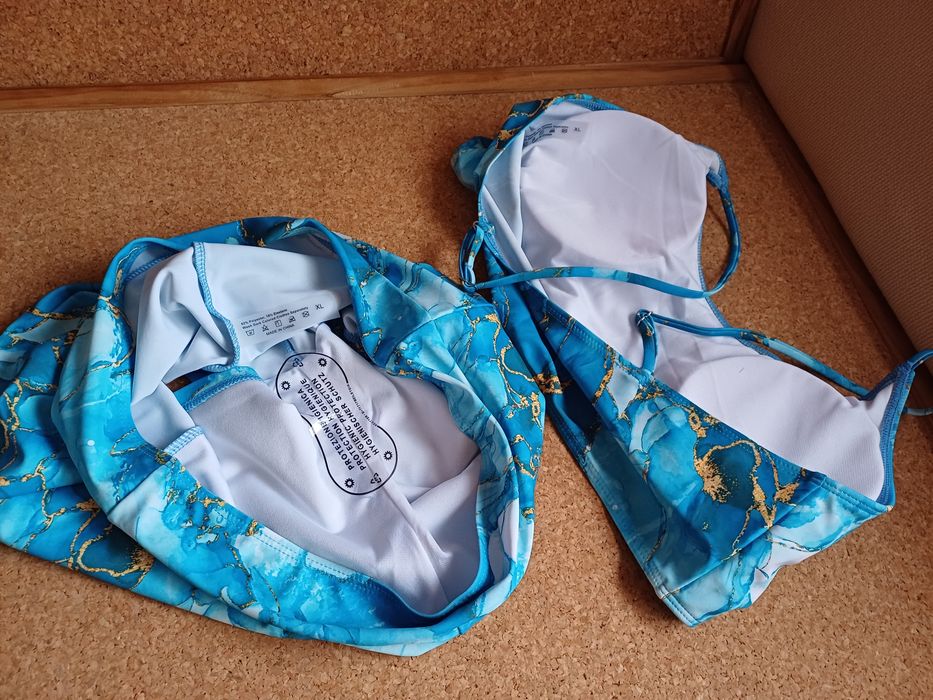 Biquini/ fato de banho/tankini tamanho XL.
Novo.