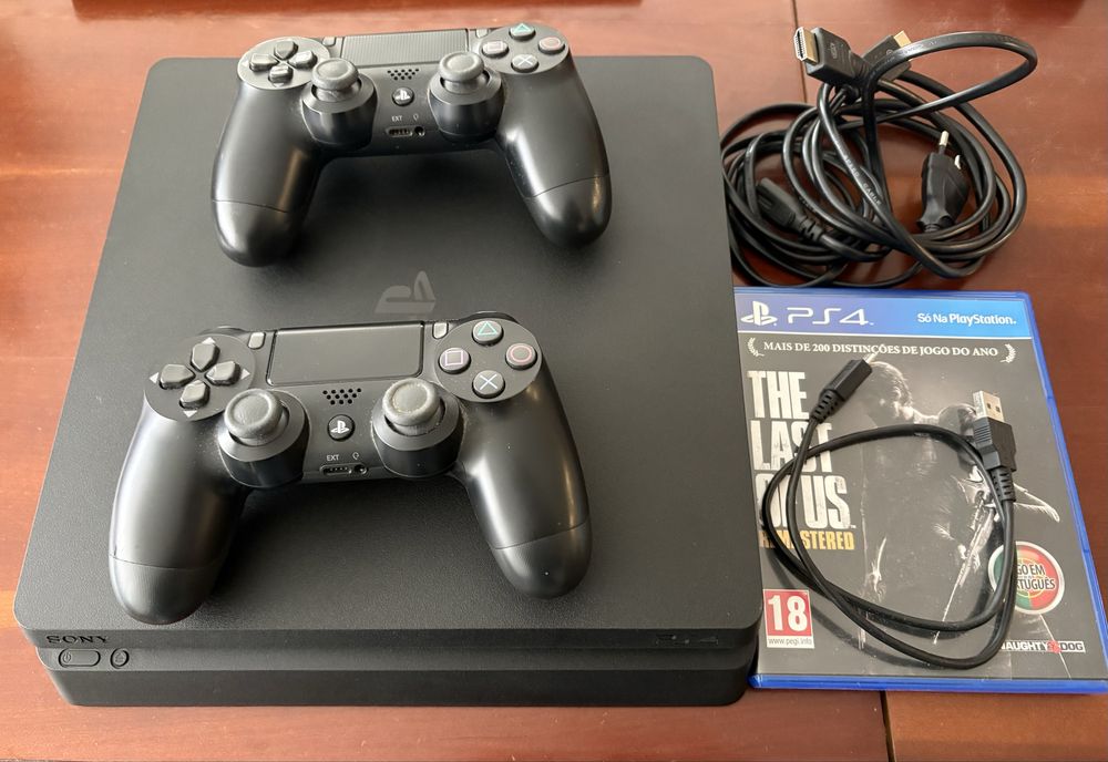 Ps4 slim 500 Gb com 2 comandos
