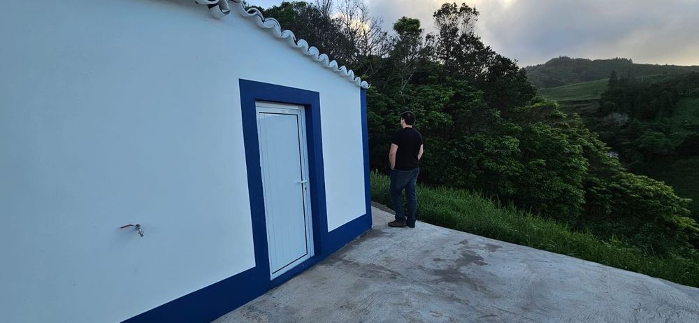 Vende-se casa e terreno de 750m, em Ilha Santa Maria Açores