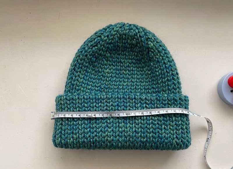 Zielona dziergana handmade czapka