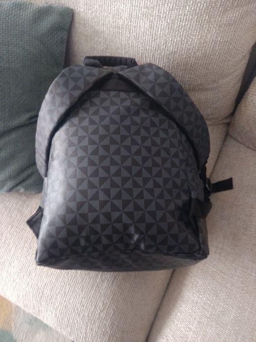 Mochila Nova  -  cinzenta e preta (estrear)
