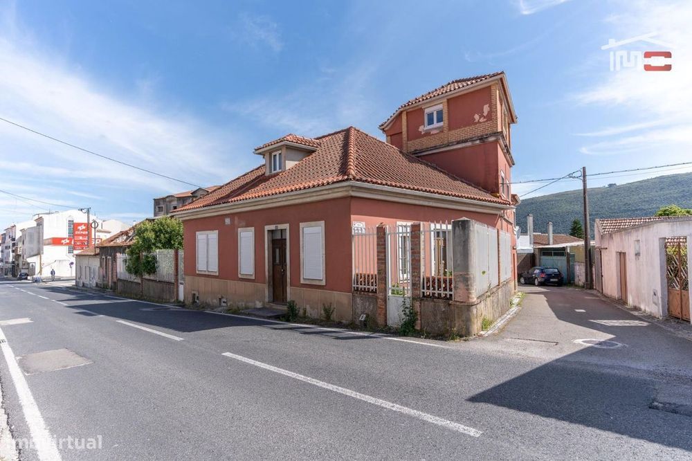 Casa Senhorial para Recuperar no Centro de Mira de Aire