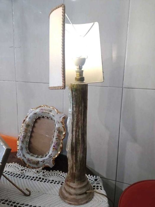 Candeeiro antigo com a imagem de cristo