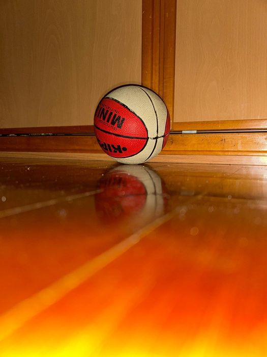 Tabela de basquetebol com bola