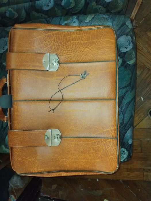 Продам портфель-саквояж новый