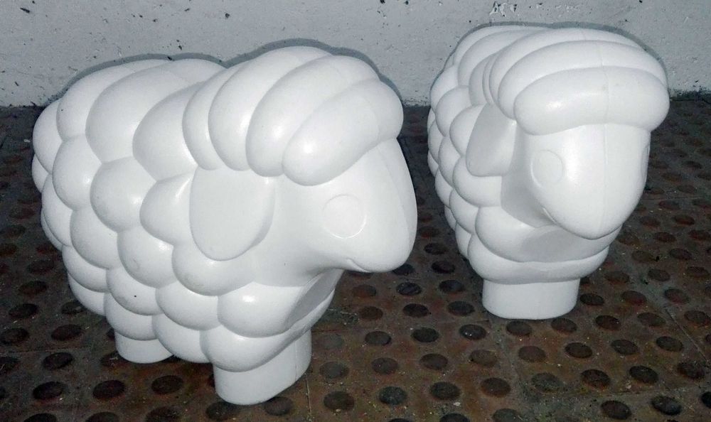 Ovelhas brancas em plástico