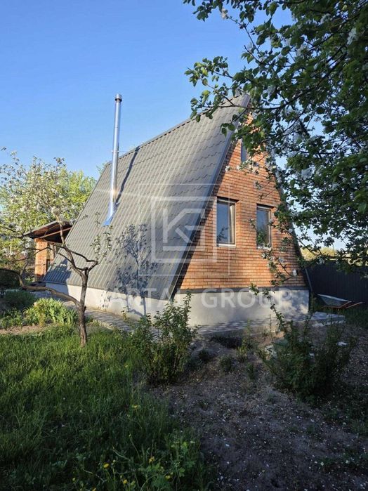 Сучасний будинок з ремонтом A-frame біля лісу та річки