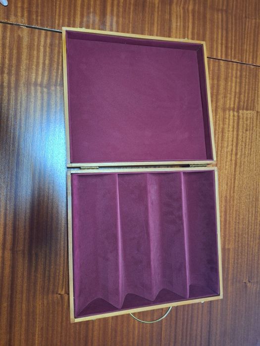 Vendo caixa de madeira