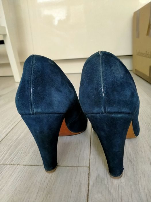 Granatowe szpilki buty skórzane Stradivarius 37