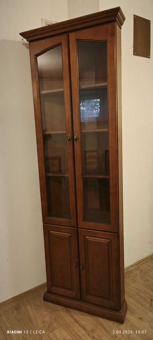 Szafka narożna wysoka.