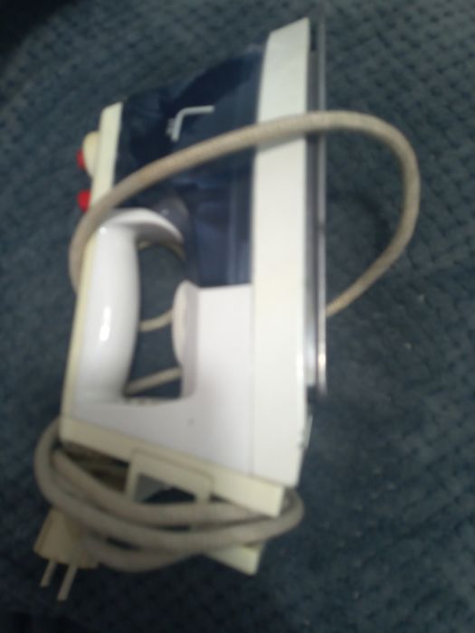Żelazko moc 1200 W parowe parownica