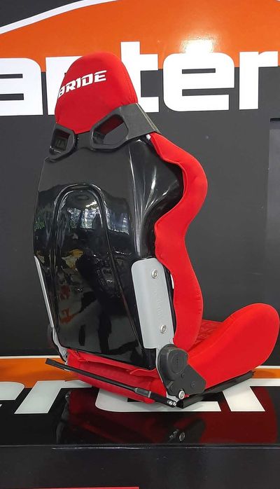 Par de Baquets Bride Pretas e Vermelhas