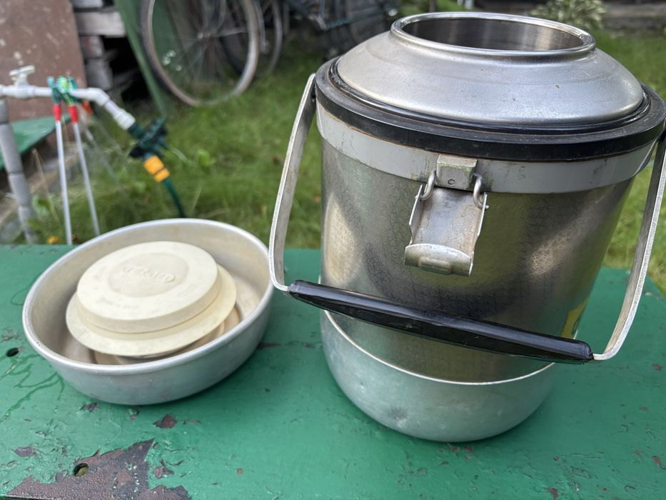 Термос на 5 л для іжі та води.