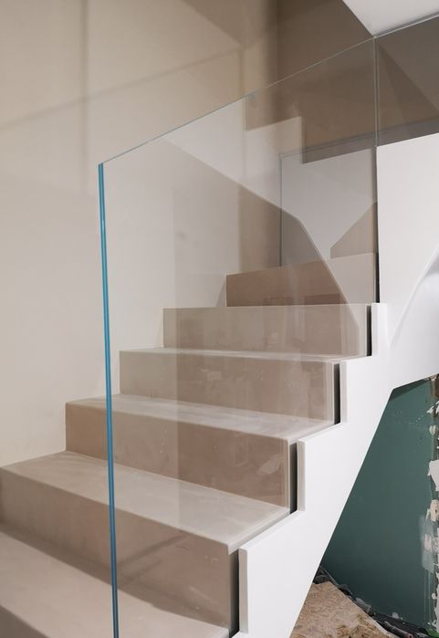 Barierki, balustrady szklane, schody, tarasy, antresole