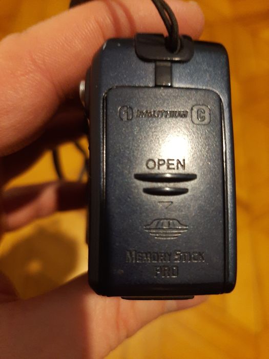 Фотоаппарат Sony Cyber-shot DSC-P12 Япония