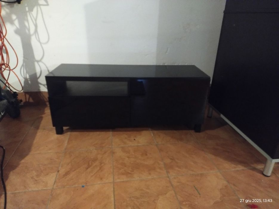 Praktyczna szafka RTV