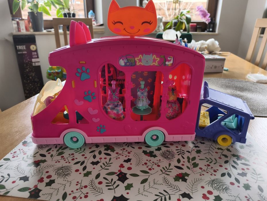 Mobilne studio mody Mattel kamper