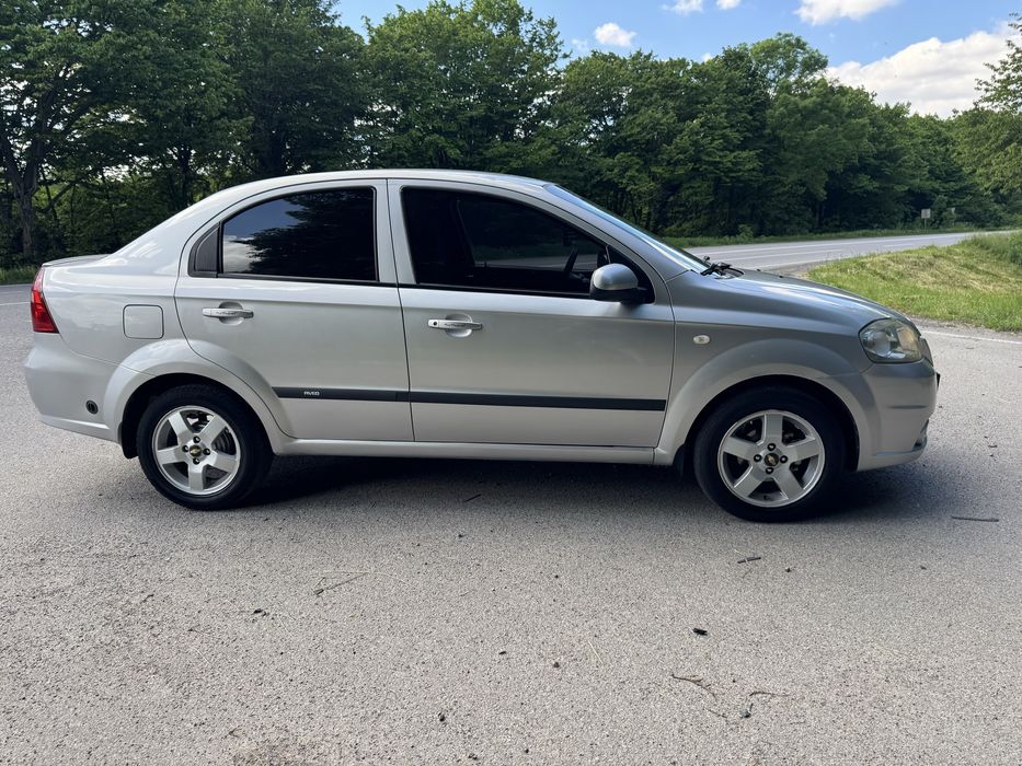 Chevrolet  Aveo газ-бензин.
