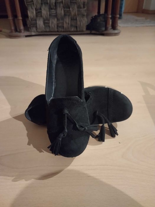 Sapatos pretos de outono