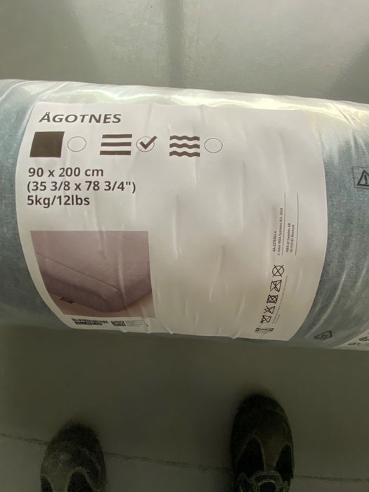 Colchão novo embalado.