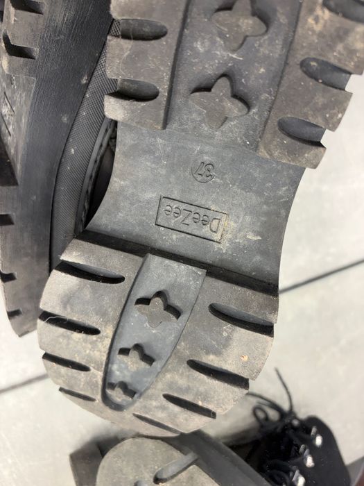 Buty zimowe / jesienne trepy / botki czarne wiązane