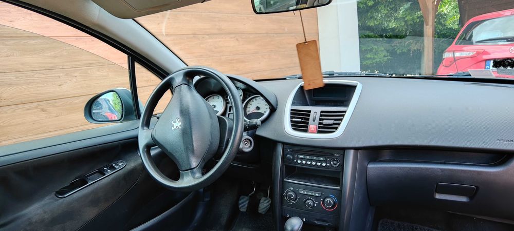 Peugeot 207 1.4 73 KM LPG, 2010 r. - klima, szklany dach, 5 drzwi