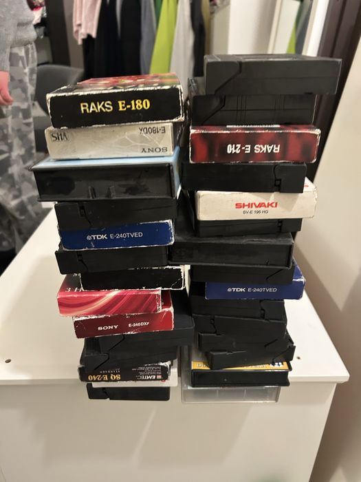 Kasety VHS magnetovidowe 15 sztuk nagrania rowniez orginalne