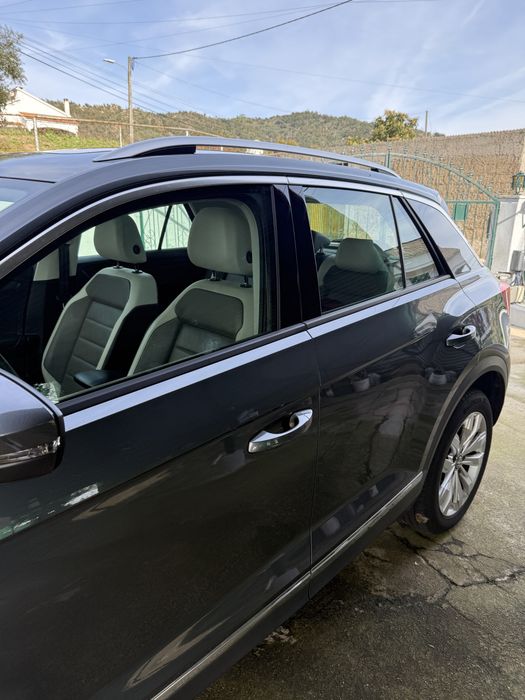 Volkswagen T-Roc 1.5 150cv Automático Premium | Teto Panorâmico