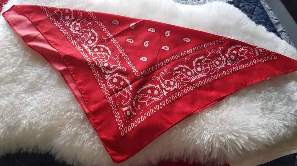 Czerwona chusta bandana rock metal