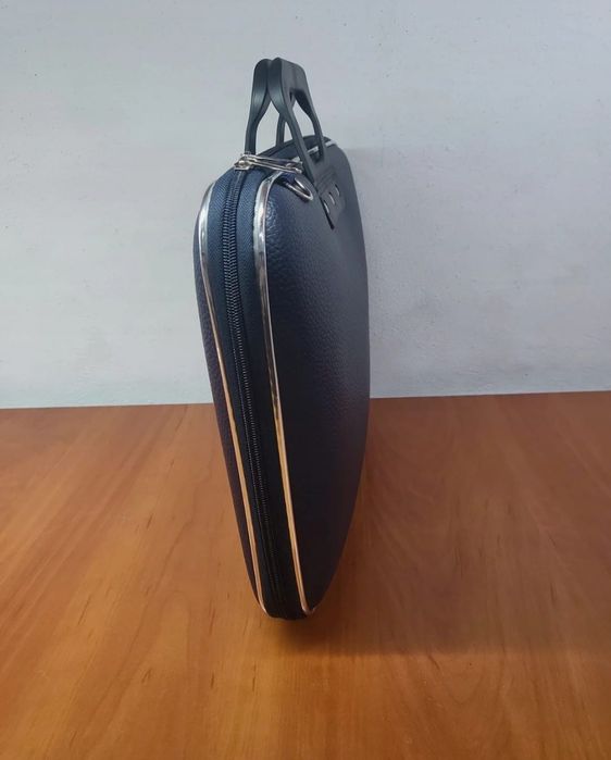 Granatowa teczka na laptop 15,6 cali