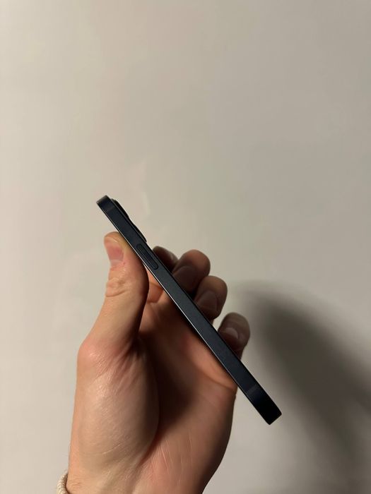 iPhone 13 на 256gb в идеальном состоянии.