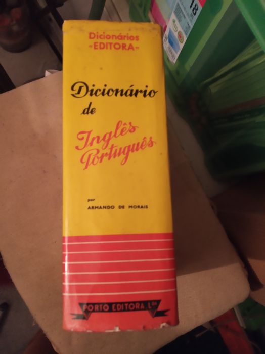 Vende-se dicionário inglês português antigo