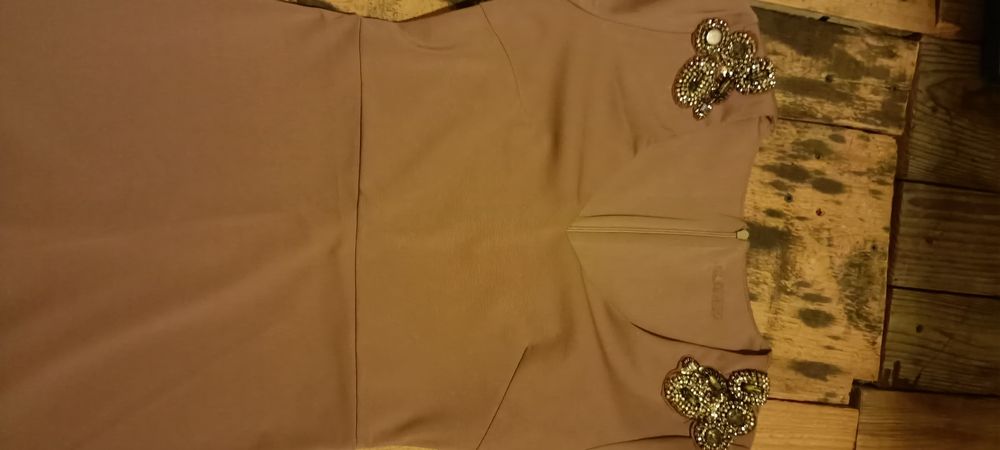 Sukienka beżowa krótki rękaw