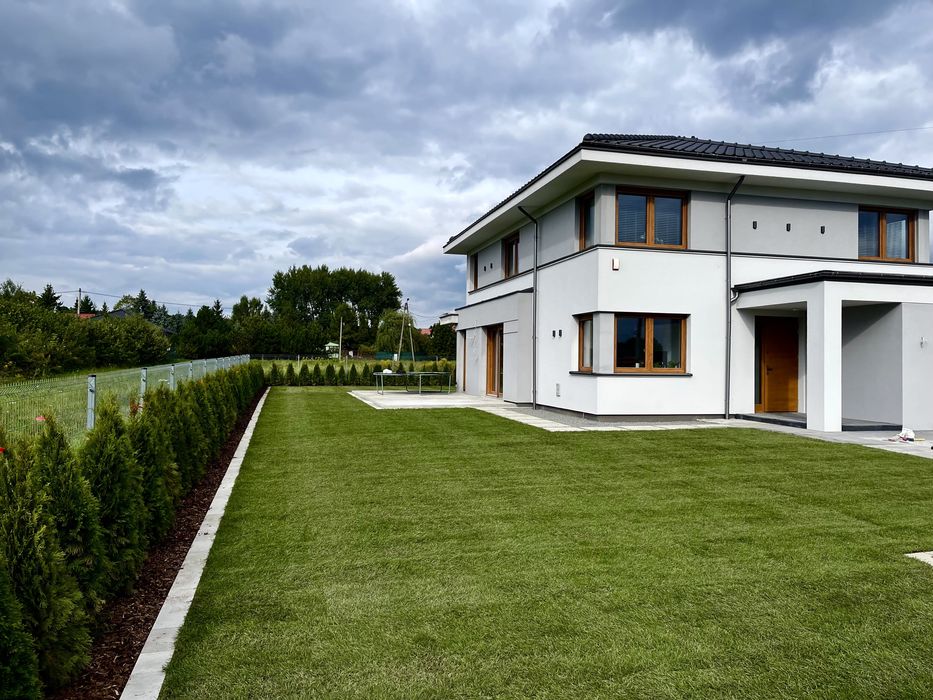 Trawnik z rolki, trawnik z siewu, zakładanie ogrodów, nawadnianie