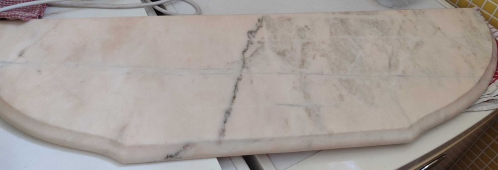 Pedra mármore polida e recortada