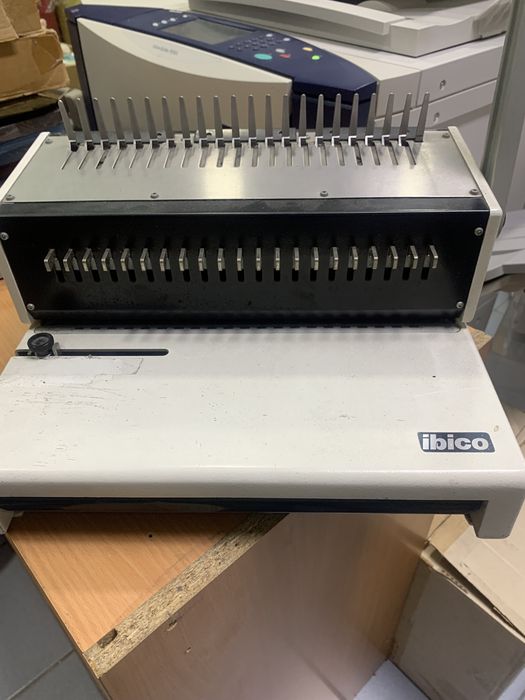 Maquina de encadernar de argolas da marca ibico
