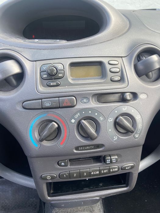 Toyota yaris, 998cc, gasolina, económico, nacional, estofos como novos, ideal para o dia a dia