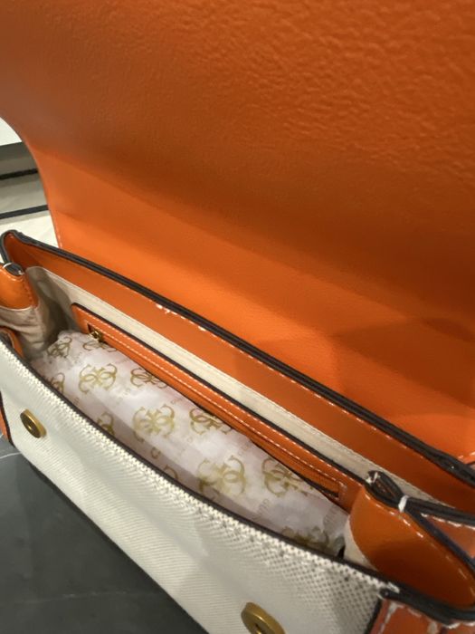 Продам сумку женскую . Guess. США