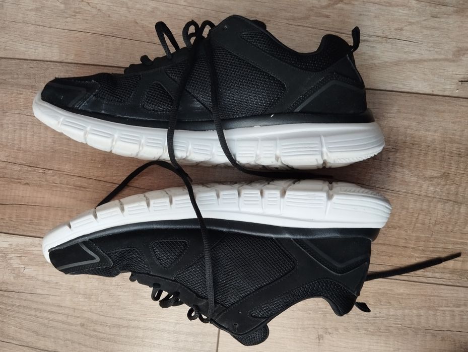 Sketchers бігові 44р ,43р кросівки оригінал