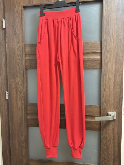 Nowe spodnie dresowe. 158